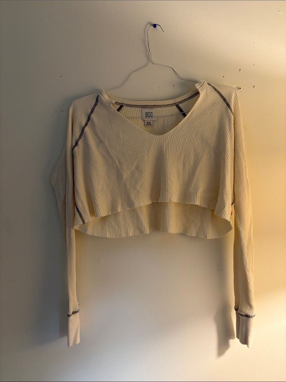 BDG Cream Ribbed Cropped V‑Neck Long‑Sleeve Top with Contrast Seams